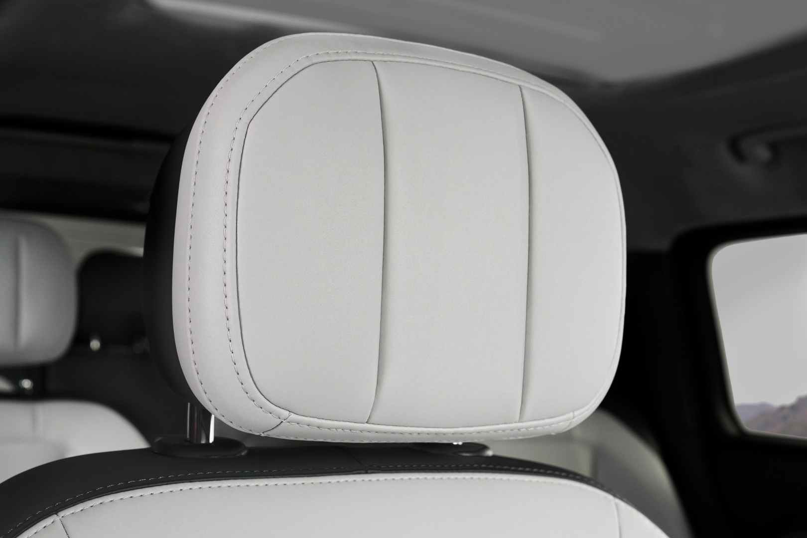 SMALL_DEF_130_V8_25MY_080524_13_INTERIOR